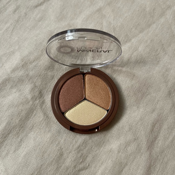 MINERAL FUSION® Eye Shadow Trio (color STUNNING) - Picture 3 of 6